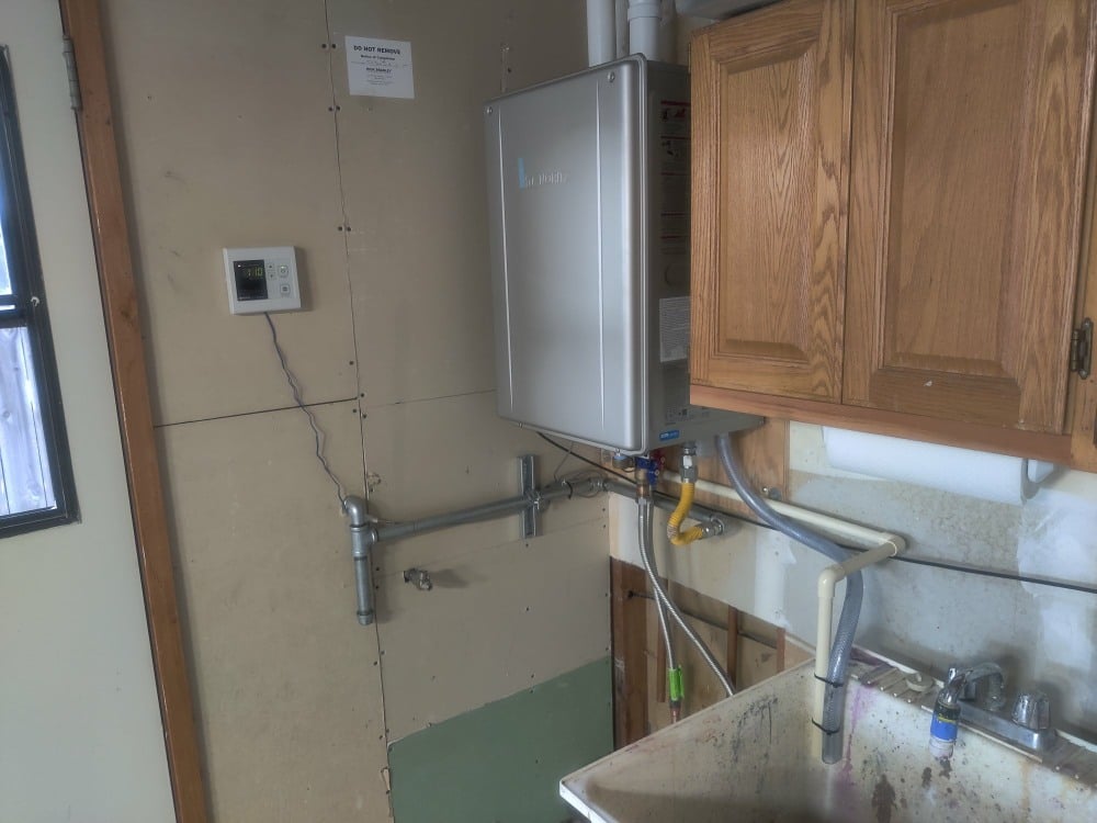Ron-S.-Tankless-Heater-Side-View-1000-W.jpg