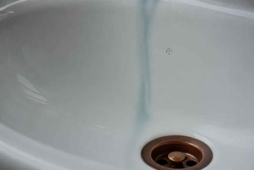 Faint blue-green staining that may point to low-pH water.